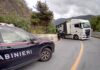 Pornassio, Tir si incastra in curva e blocca la SS28