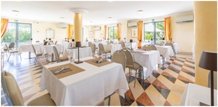 Castellaro Golf Resort, riaperto a cena il Ristorante Andrea Doria. Tra cucina ligure, piscina e rin Castellaro Golf Resort, riaperto a cena il Ristorante Andrea Doria. Tra cucina ligure, piscina e rin