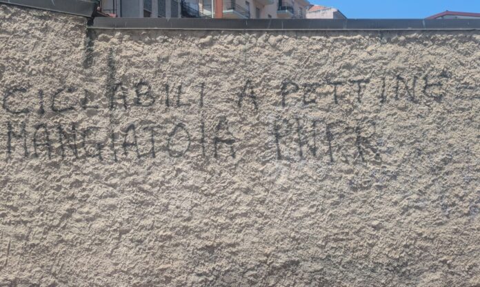 scritta ciclabile via Alfieri imperia
