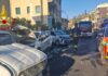 Bordighera, auto con a bordo tre giovani si ribalta in via Arziglia dopo lo schianto contro due vetture