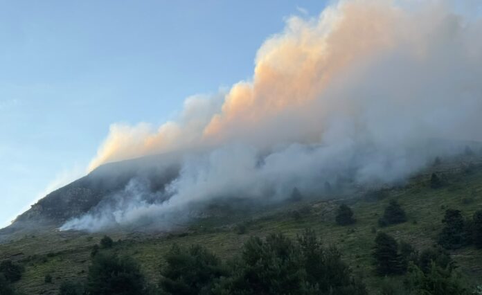 incendio passo mezzaluna incincendio passo mezzalunaendio mezzaluna