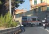 Incidente sull’Aurelia al bivio di Cipressa: scontro tra una moto e un SUV, ferito il centauro