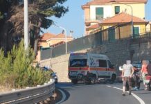Incidente sull’Aurelia al bivio di Cipressa: scontro tra una moto e un SUV, ferito il centauro