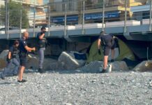 Ventimiglia, lotta al degrado urbano: rimossi bivacchi in spiaggia e avviata una procedura DASPO