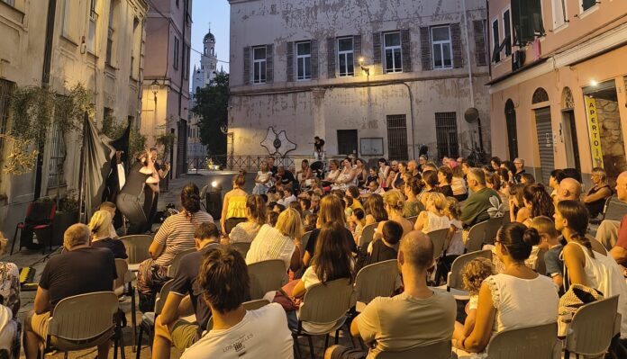 Spettacolo teatrale 17 luglio piazza Nota (2)