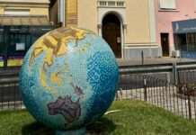 Diano Marina, restaurato il “Globo” di lungomare Carcheri: torna a splendere il mosaico del 1947