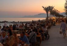 Bordighera, lungomare gremito per la prima serata di “Un Mare di Sapori”: questa sera si replica con il Kursaal Club