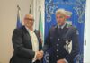 Vallecrosia al Mare, il sindaco Fabio Perri accoglie il nuovo comandante della Polizia locale Elvis Costagliola Di Polidoro