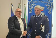 Vallecrosia al Mare, il sindaco Fabio Perri accoglie il nuovo comandante della Polizia locale Elvis Costagliola Di Polidoro