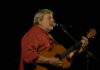 “Fra la Via Aurelia e il West”, addio a Francesco Guccini: un legame lungo oltre mezzo secolo con il Tenco e la città di Sanremo