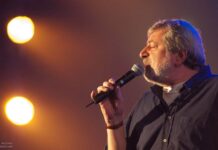 “Fra la Via Aurelia e il West”, addio a Francesco Guccini: un legame lungo oltre mezzo secolo con il Tenco e Sanremo Francesco Guccini
