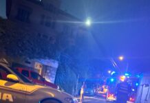 Imperia, fulmine colpisce un tetto di un’abitazione e provoca un incendio: residenti evacuati